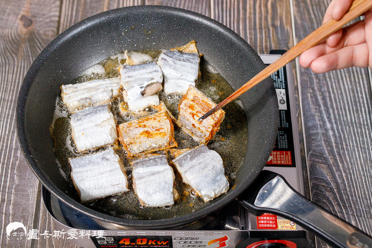 香煎白帶魚作法不破皮不油爆 間單料理酥脆又鹹香超下飯乾煎白帶魚料理
